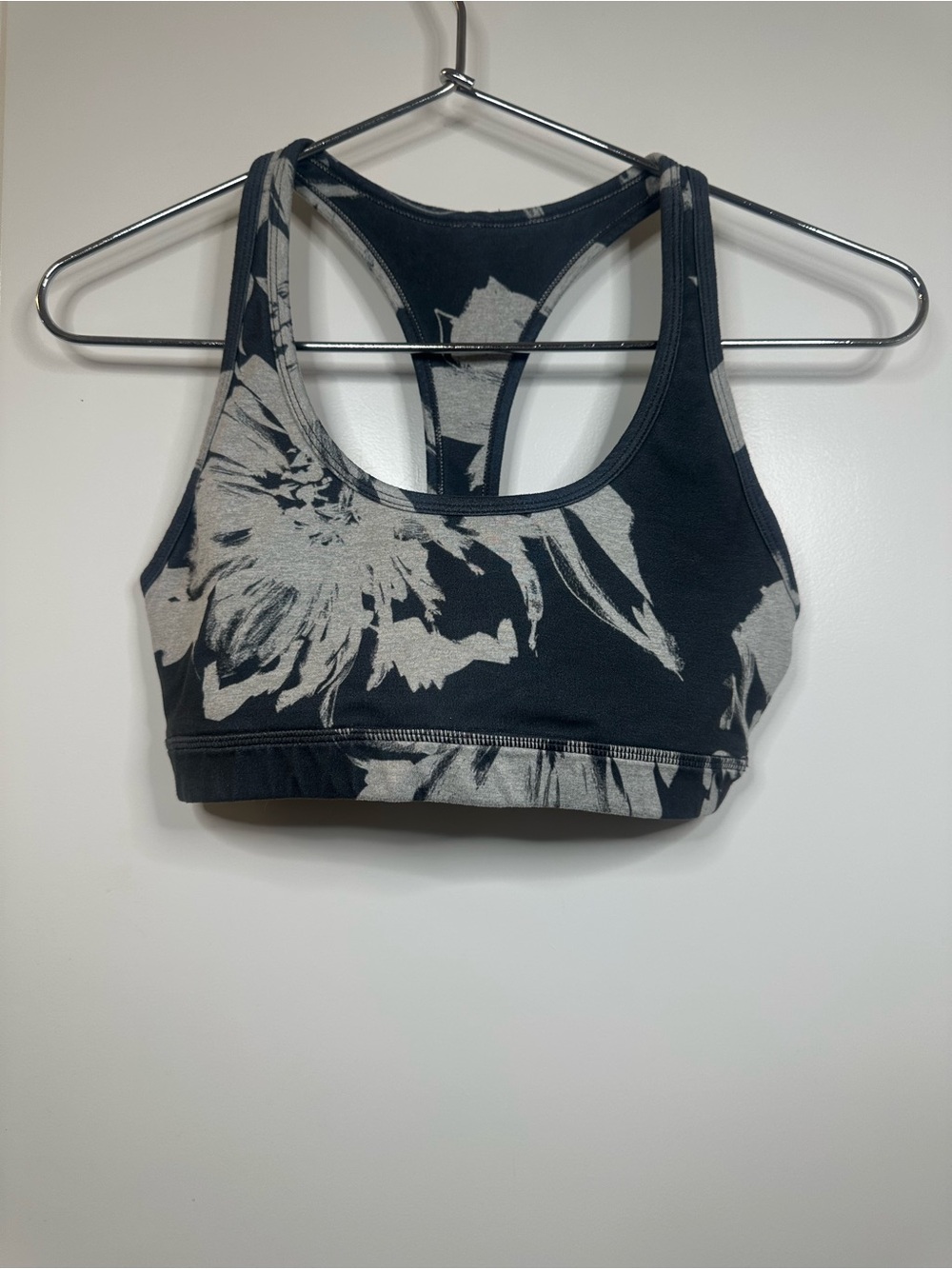Vuori Bella Yoga Sports Bra | Charcoal Floral Print | M
